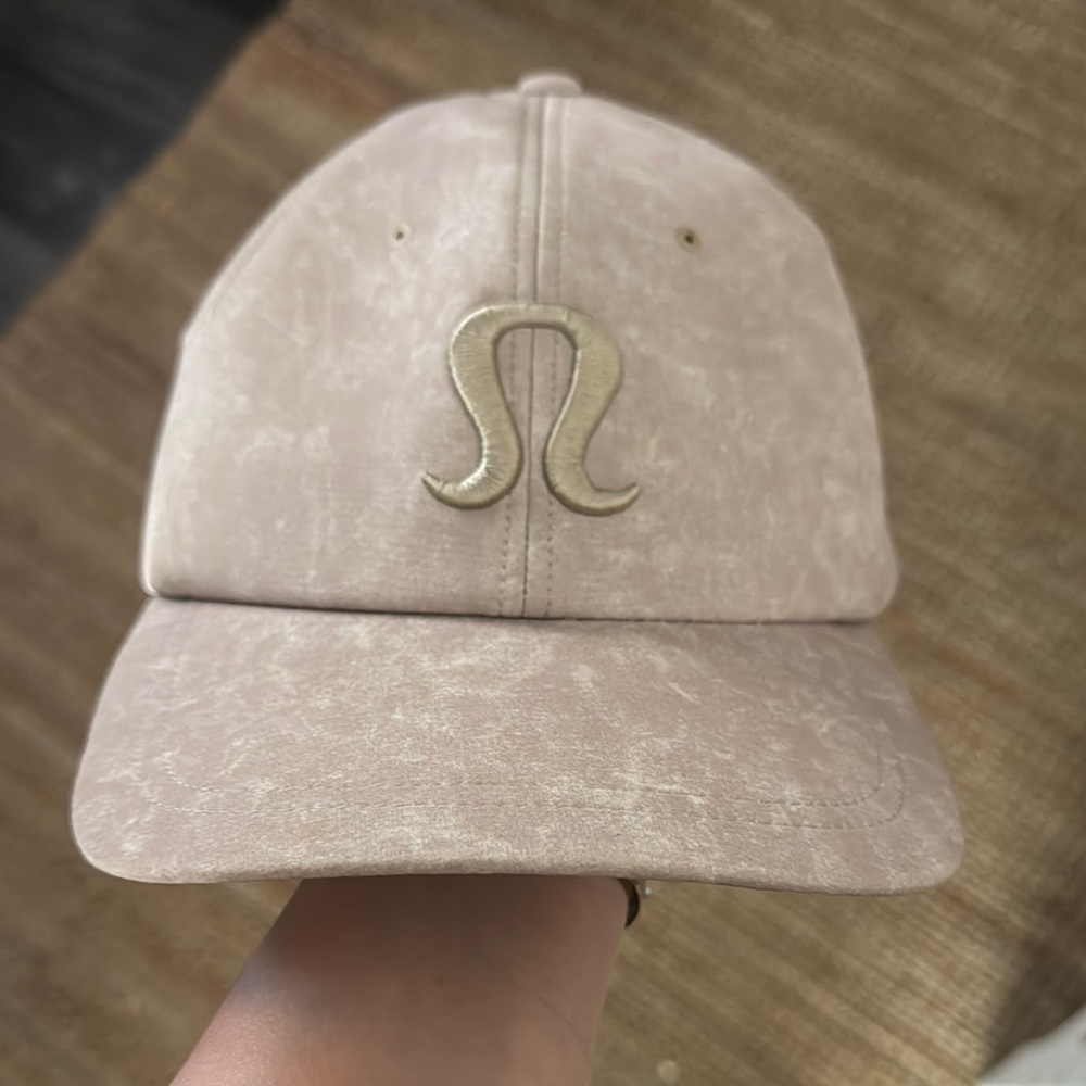 Lululemon logo hat